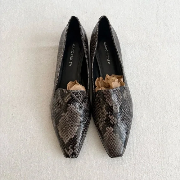 Marc Fisher Bravi 4 Gray Snakeskin Loafers Size 7.5 - Picture 2 of 7